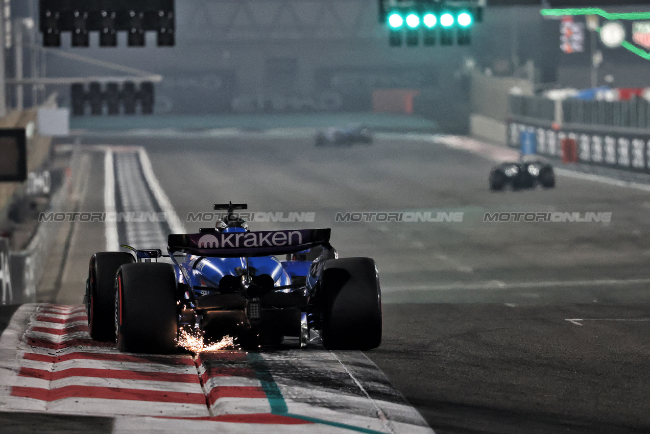 GP ABU DHABI, Alexander Albon (THA) Atlassian Williams Racing FW47.
06.12.2025. Formula 1 World Championship, Rd 24, Abu Dhabi Grand Prix, Yas Marina Circuit, Abu Dhabi, Qualifiche Day.
- www.xpbimages.com, EMail: requests@xpbimages.com © Copyright: Charniaux / XPB Images