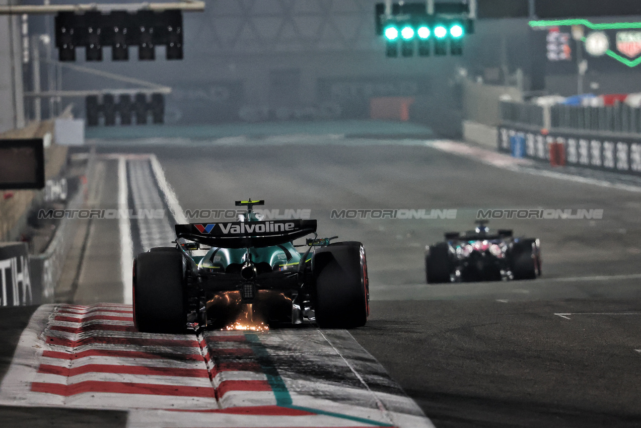 GP ABU DHABI, Fernando Alonso (ESP) Aston Martin F1 Team AMR25.
06.12.2025. Formula 1 World Championship, Rd 24, Abu Dhabi Grand Prix, Yas Marina Circuit, Abu Dhabi, Qualifiche Day.
- www.xpbimages.com, EMail: requests@xpbimages.com © Copyright: Charniaux / XPB Images