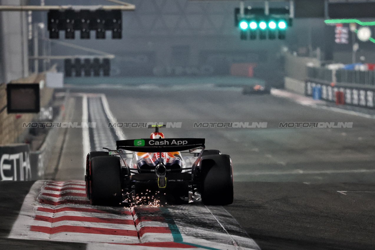 GP ABU DHABI, Liam Lawson (NZL) Racing Bulls VCARB 02.
06.12.2025. Formula 1 World Championship, Rd 24, Abu Dhabi Grand Prix, Yas Marina Circuit, Abu Dhabi, Qualifiche Day.
- www.xpbimages.com, EMail: requests@xpbimages.com © Copyright: Charniaux / XPB Images