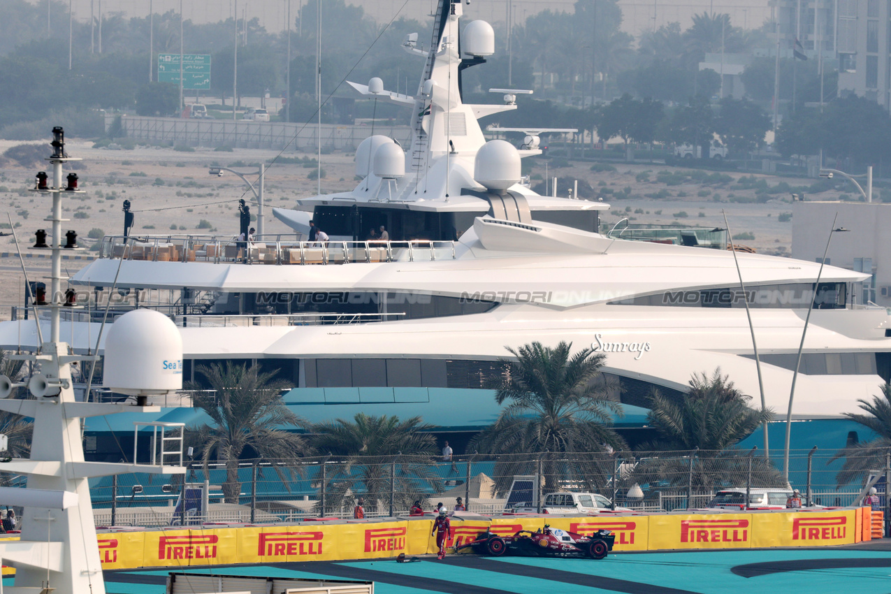 GP ABU DHABI, Lewis Hamilton (GBR) Ferrari SF-25 crashed in the third practice session.
06.12.2025. Formula 1 World Championship, Rd 24, Abu Dhabi Grand Prix, Yas Marina Circuit, Abu Dhabi, Qualifiche Day.
- www.xpbimages.com, EMail: requests@xpbimages.com © Copyright: Moy / XPB Images