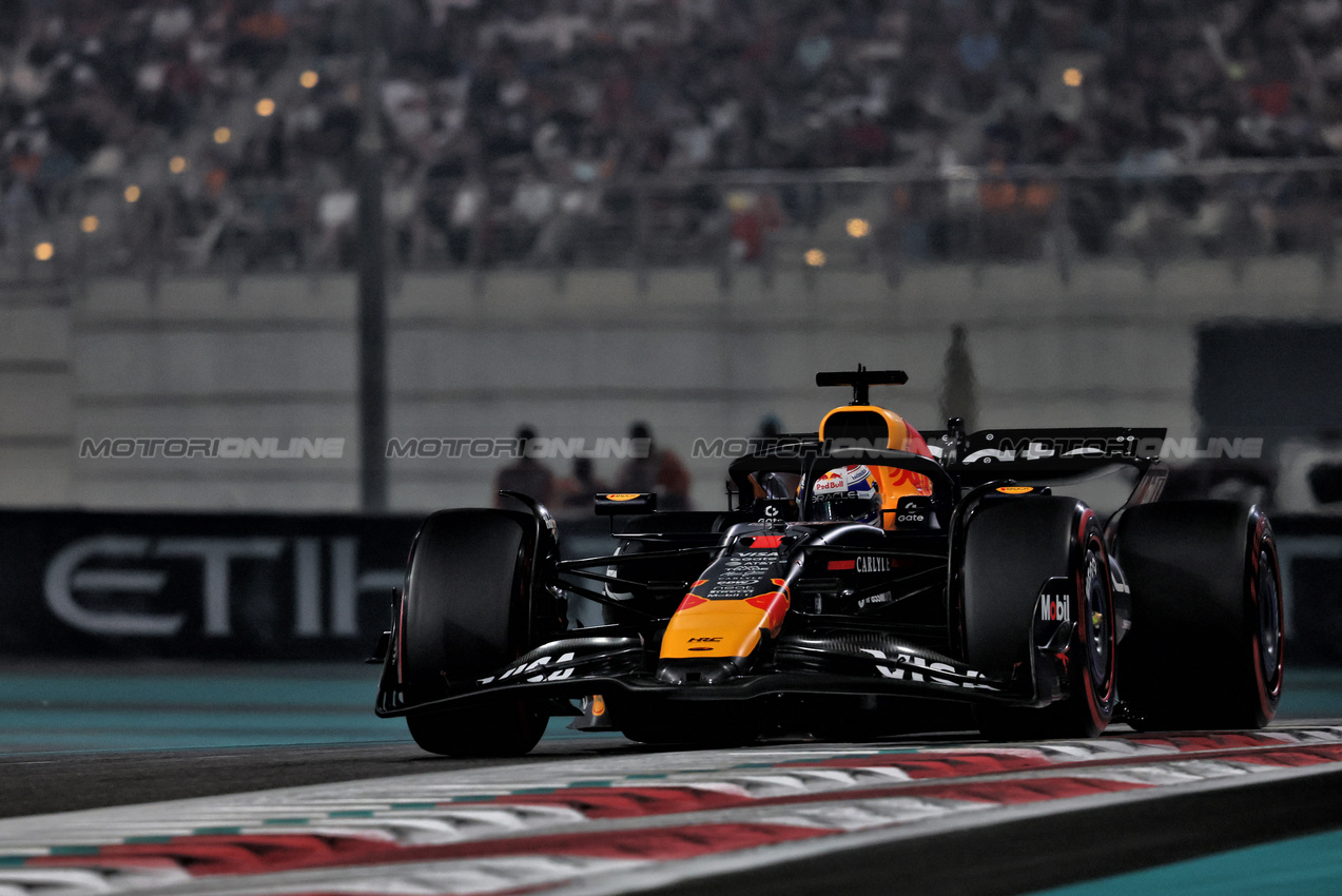 GP ABU DHABI, Max Verstappen (NLD) Red Bull Racing RB21.
06.12.2025. Formula 1 World Championship, Rd 24, Abu Dhabi Grand Prix, Yas Marina Circuit, Abu Dhabi, Qualifiche Day.
- www.xpbimages.com, EMail: requests@xpbimages.com © Copyright: Charniaux / XPB Images