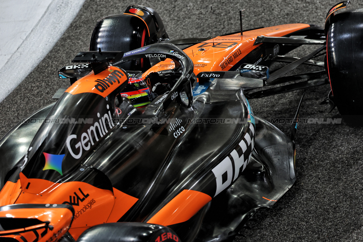 GP ABU DHABI, Oscar Piastri (AUS) McLaren MCL39.
06.12.2025. Formula 1 World Championship, Rd 24, Abu Dhabi Grand Prix, Yas Marina Circuit, Abu Dhabi, Qualifiche Day.
- www.xpbimages.com, EMail: requests@xpbimages.com © Copyright: Bearne / XPB Images