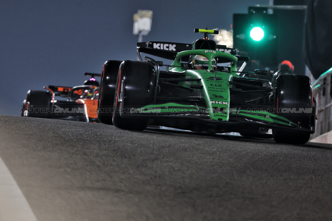 GP ABU DHABI, Gabriel Bortoleto (BRA) Sauber C45.
06.12.2025. Formula 1 World Championship, Rd 24, Abu Dhabi Grand Prix, Yas Marina Circuit, Abu Dhabi, Qualifiche Day.
- www.xpbimages.com, EMail: requests@xpbimages.com © Copyright: Bearne / XPB Images