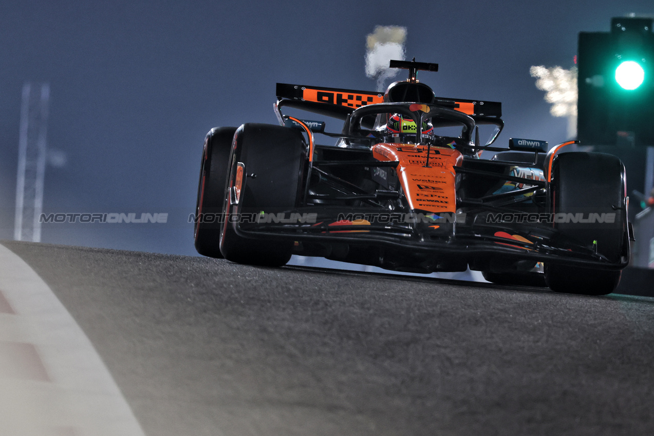 GP ABU DHABI, Oscar Piastri (AUS) McLaren MCL39.
06.12.2025. Formula 1 World Championship, Rd 24, Abu Dhabi Grand Prix, Yas Marina Circuit, Abu Dhabi, Qualifiche Day.
- www.xpbimages.com, EMail: requests@xpbimages.com © Copyright: Bearne / XPB Images