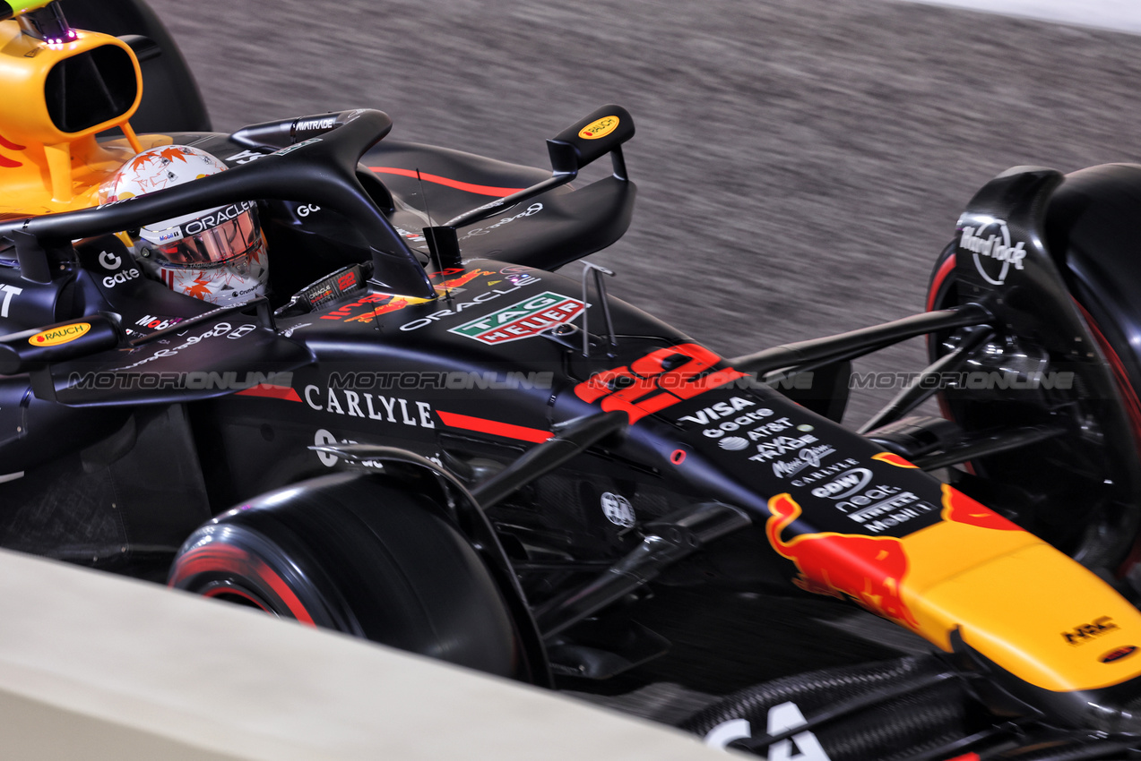 GP ABU DHABI, Yuki Tsunoda (JPN) Red Bull Racing RB21.
06.12.2025. Formula 1 World Championship, Rd 24, Abu Dhabi Grand Prix, Yas Marina Circuit, Abu Dhabi, Qualifiche Day.
- www.xpbimages.com, EMail: requests@xpbimages.com © Copyright: Bearne / XPB Images