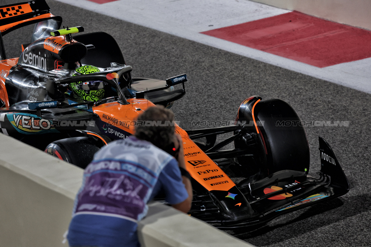 GP ABU DHABI, Lando Norris (GBR) McLaren MCL39.

06.12.2025. Formula 1 World Championship, Rd 24, Abu Dhabi Grand Prix, Yas Marina Circuit, Abu Dhabi, Qualifiche Day.

- www.xpbimages.com, EMail: requests@xpbimages.com © Copyright: Bearne / XPB Images