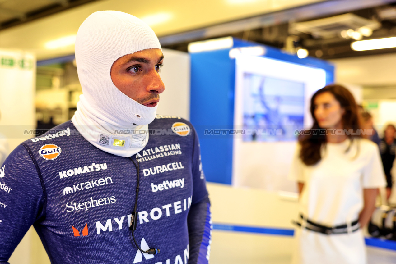 GP ABU DHABI, Carlos Sainz (ESP) Atlassian Williams Racing.
06.12.2025. Formula 1 World Championship, Rd 24, Abu Dhabi Grand Prix, Yas Marina Circuit, Abu Dhabi, Qualifiche Day.
- www.xpbimages.com, EMail: requests@xpbimages.com © Copyright: Bearne / XPB Images