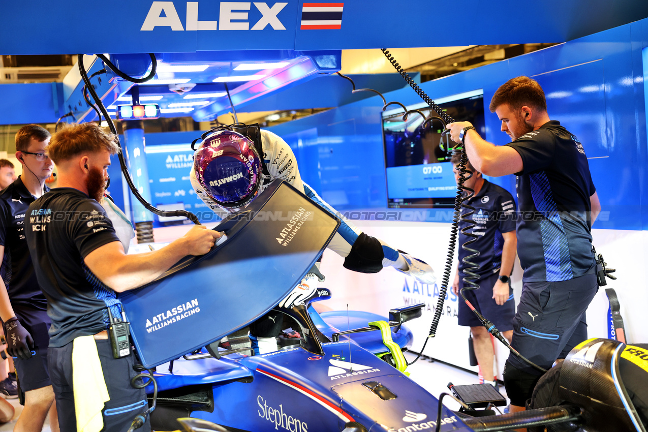 GP ABU DHABI, Alexander Albon (THA) Atlassian Williams Racing FW47.
06.12.2025. Formula 1 World Championship, Rd 24, Abu Dhabi Grand Prix, Yas Marina Circuit, Abu Dhabi, Qualifiche Day.
- www.xpbimages.com, EMail: requests@xpbimages.com © Copyright: Bearne / XPB Images