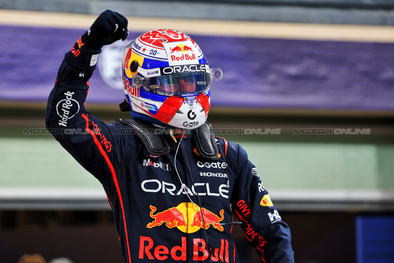 GP ABU DHABI, Max Verstappen (NLD) Red Bull Racing celebrates his pole position in qualifying parc ferme.
06.12.2025. Formula 1 World Championship, Rd 24, Abu Dhabi Grand Prix, Yas Marina Circuit, Abu Dhabi, Qualifiche Day.
- www.xpbimages.com, EMail: requests@xpbimages.com © Copyright: Batchelor / XPB Images