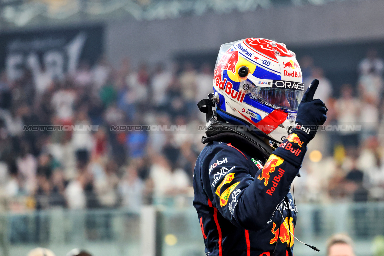 GP ABU DHABI, Max Verstappen (NLD) Red Bull Racing celebrates his pole position in qualifying parc ferme.
06.12.2025. Formula 1 World Championship, Rd 24, Abu Dhabi Grand Prix, Yas Marina Circuit, Abu Dhabi, Qualifiche Day.
- www.xpbimages.com, EMail: requests@xpbimages.com © Copyright: Charniaux / XPB Images