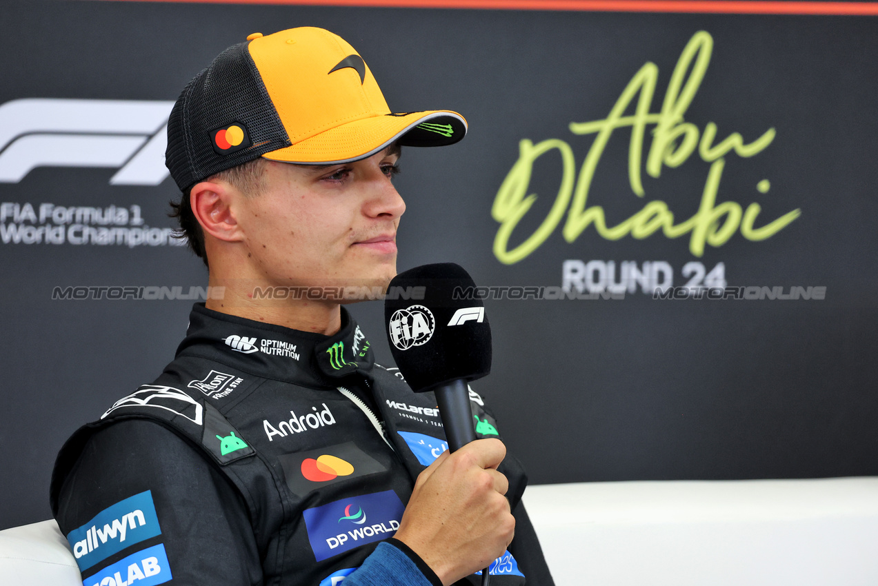 GP ABU DHABI, Lando Norris (GBR) McLaren in the post qualifying FIA Press Conference.
06.12.2025. Formula 1 World Championship, Rd 24, Abu Dhabi Grand Prix, Yas Marina Circuit, Abu Dhabi, Qualifiche Day.
- www.xpbimages.com, EMail: requests@xpbimages.com © Copyright: Bearne / XPB Images