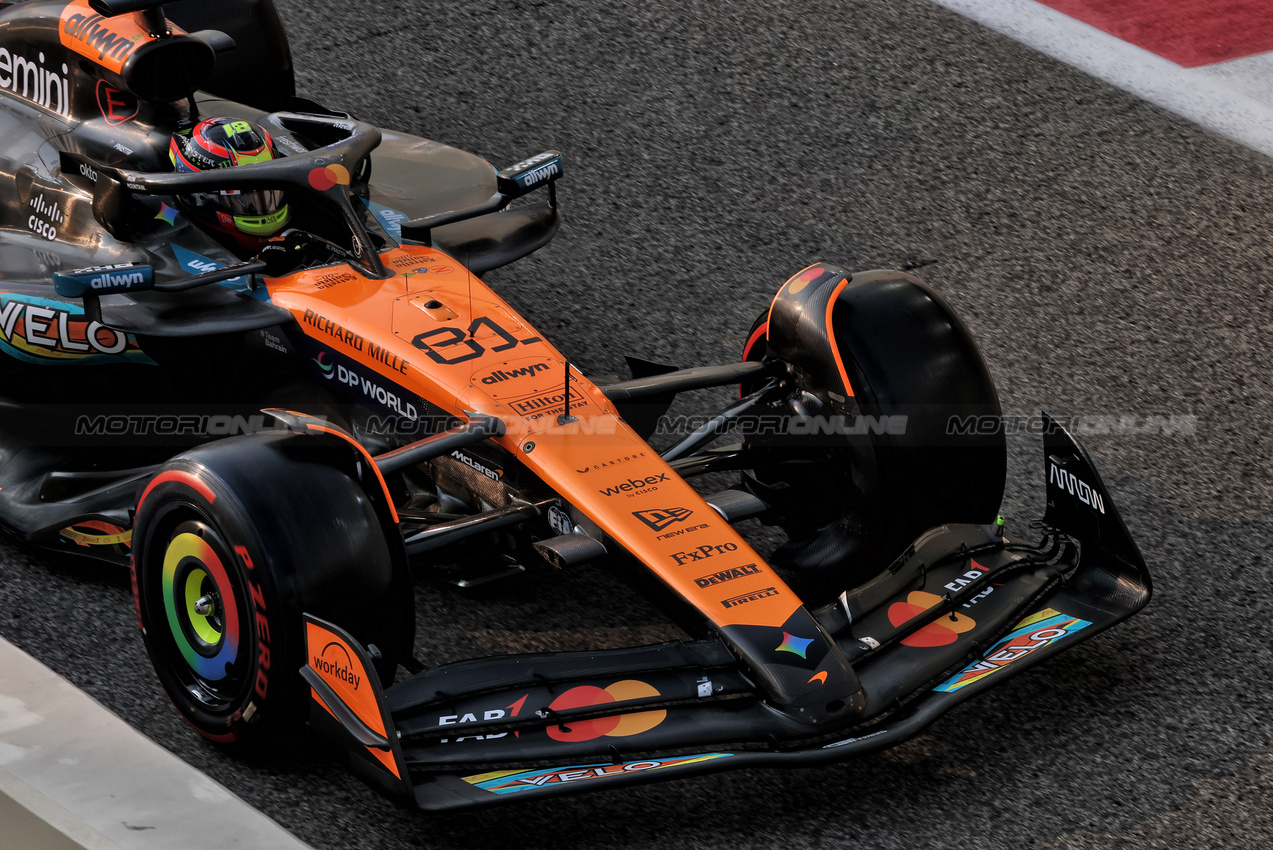 GP ABU DHABI, Oscar Piastri (AUS) McLaren MCL39.
06.12.2025. Formula 1 World Championship, Rd 24, Abu Dhabi Grand Prix, Yas Marina Circuit, Abu Dhabi, Qualifiche Day.
- www.xpbimages.com, EMail: requests@xpbimages.com © Copyright: Charniaux / XPB Images