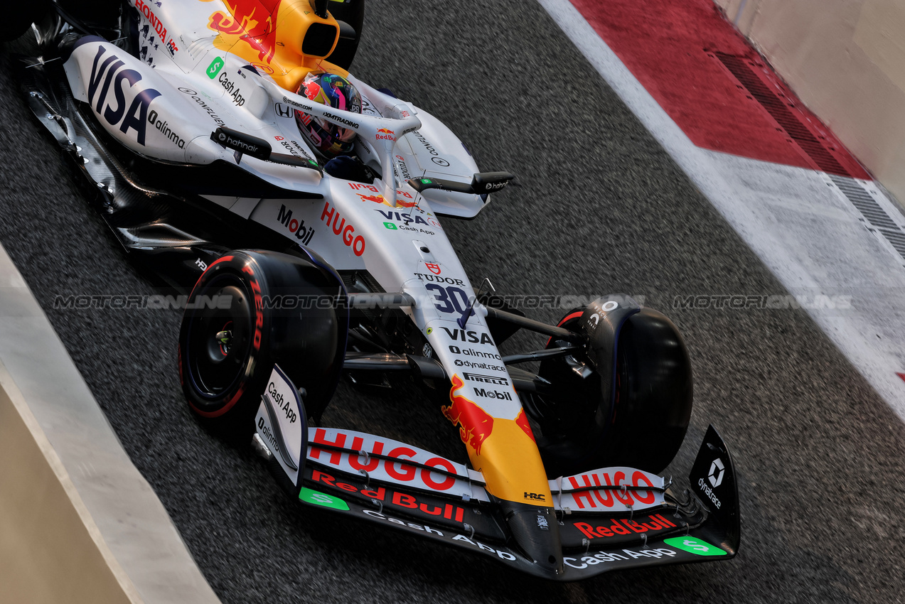 GP ABU DHABI, Isack Hadjar (FRA) Racing Bulls VCARB 02.
06.12.2025. Formula 1 World Championship, Rd 24, Abu Dhabi Grand Prix, Yas Marina Circuit, Abu Dhabi, Qualifiche Day.
- www.xpbimages.com, EMail: requests@xpbimages.com © Copyright: Charniaux / XPB Images