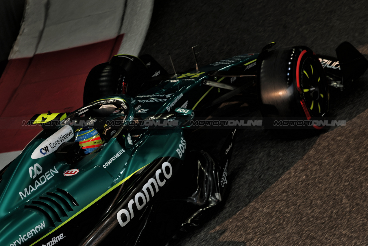GP ABU DHABI, Fernando Alonso (ESP) Aston Martin F1 Team AMR25.

06.12.2025. Formula 1 World Championship, Rd 24, Abu Dhabi Grand Prix, Yas Marina Circuit, Abu Dhabi, Qualifiche Day.

- www.xpbimages.com, EMail: requests@xpbimages.com © Copyright: Charniaux / XPB Images