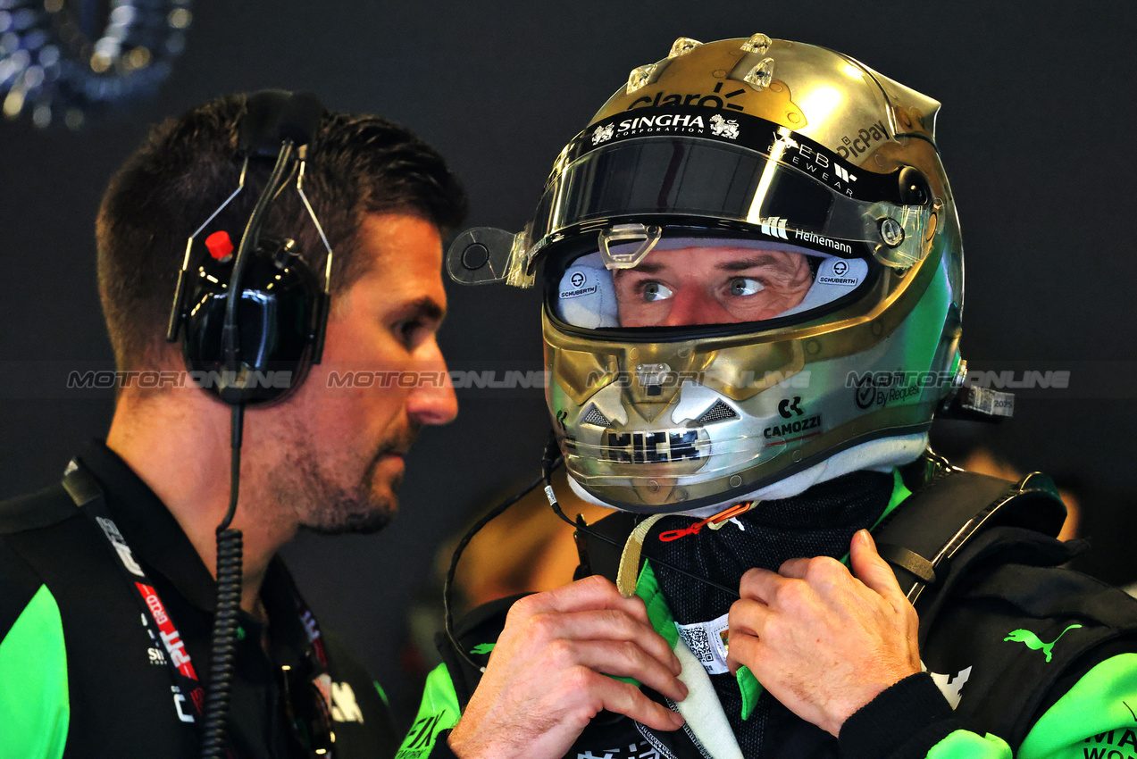 GP ABU DHABI, Nico Hulkenberg (GER) Sauber.
06.12.2025. Formula 1 World Championship, Rd 24, Abu Dhabi Grand Prix, Yas Marina Circuit, Abu Dhabi, Qualifiche Day.
- www.xpbimages.com, EMail: requests@xpbimages.com © Copyright: Batchelor / XPB Images