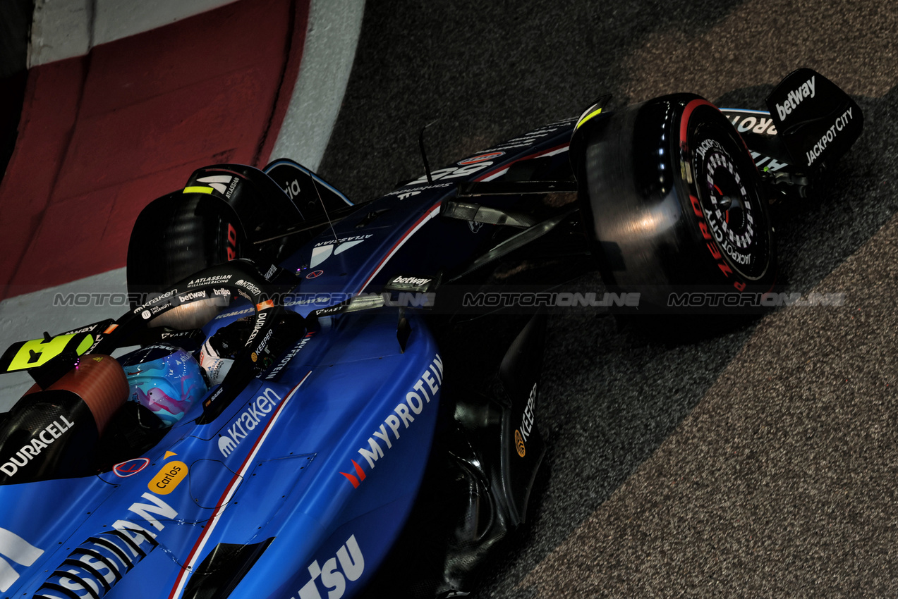 GP ABU DHABI, Carlos Sainz (ESP) Atlassian Williams Racing FW47.
06.12.2025. Formula 1 World Championship, Rd 24, Abu Dhabi Grand Prix, Yas Marina Circuit, Abu Dhabi, Qualifiche Day.
- www.xpbimages.com, EMail: requests@xpbimages.com © Copyright: Charniaux / XPB Images