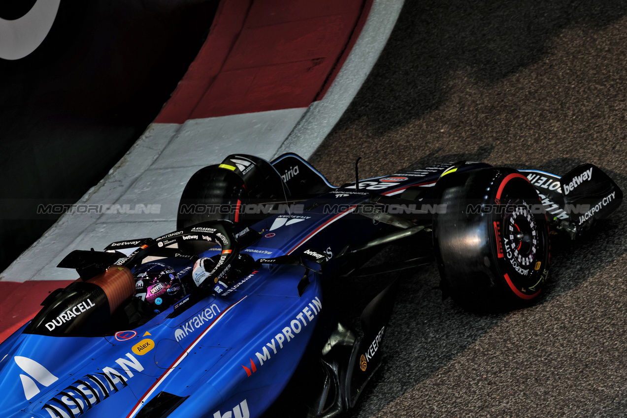 GP ABU DHABI, Alexander Albon (THA) Atlassian Williams Racing FW47.
06.12.2025. Formula 1 World Championship, Rd 24, Abu Dhabi Grand Prix, Yas Marina Circuit, Abu Dhabi, Qualifiche Day.
- www.xpbimages.com, EMail: requests@xpbimages.com © Copyright: Charniaux / XPB Images