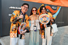 GP ABU DHABI, Fans with Nicole Piastri (AUS) (Centre), mother of Oscar Piastri (AUS) McLaren.
06.12.2025. Formula 1 World Championship, Rd 24, Abu Dhabi Grand Prix, Yas Marina Circuit, Abu Dhabi, Qualifiche Day.
- www.xpbimages.com, EMail: requests@xpbimages.com © Copyright: Moy / XPB Images