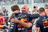 GP ABU DHABI, Max Verstappen (NLD) Red Bull Racing celebrates his pole position in qualifying parc ferme with the team.
06.12.2025. Formula 1 World Championship, Rd 24, Abu Dhabi Grand Prix, Yas Marina Circuit, Abu Dhabi, Qualifiche Day.
- www.xpbimages.com, EMail: requests@xpbimages.com © Copyright: Charniaux / XPB Images