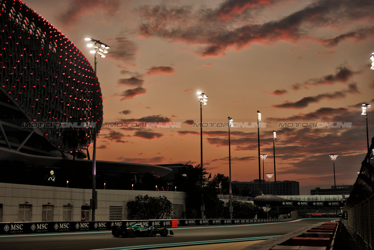 GP ABU DHABI, Fernando Alonso (ESP) Aston Martin F1 Team AMR25.

05.12.2025. Formula 1 World Championship, Rd 24, Abu Dhabi Grand Prix, Yas Marina Circuit, Abu Dhabi, Practice Day.

- www.xpbimages.com, EMail: requests@xpbimages.com © Copyright: Charniaux / XPB Images