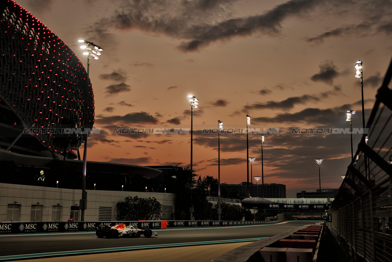 GP ABU DHABI, Isack Hadjar (FRA) Racing Bulls VCARB 02.
05.12.2025. Formula 1 World Championship, Rd 24, Abu Dhabi Grand Prix, Yas Marina Circuit, Abu Dhabi, Practice Day.
- www.xpbimages.com, EMail: requests@xpbimages.com © Copyright: Charniaux / XPB Images