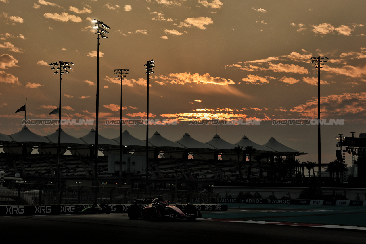 GP ABU DHABI, Franco Colapinto (ARG) Alpine F1 Team A525.

05.12.2025. Formula 1 World Championship, Rd 24, Abu Dhabi Grand Prix, Yas Marina Circuit, Abu Dhabi, Practice Day.

- www.xpbimages.com, EMail: requests@xpbimages.com © Copyright: Charniaux / XPB Images