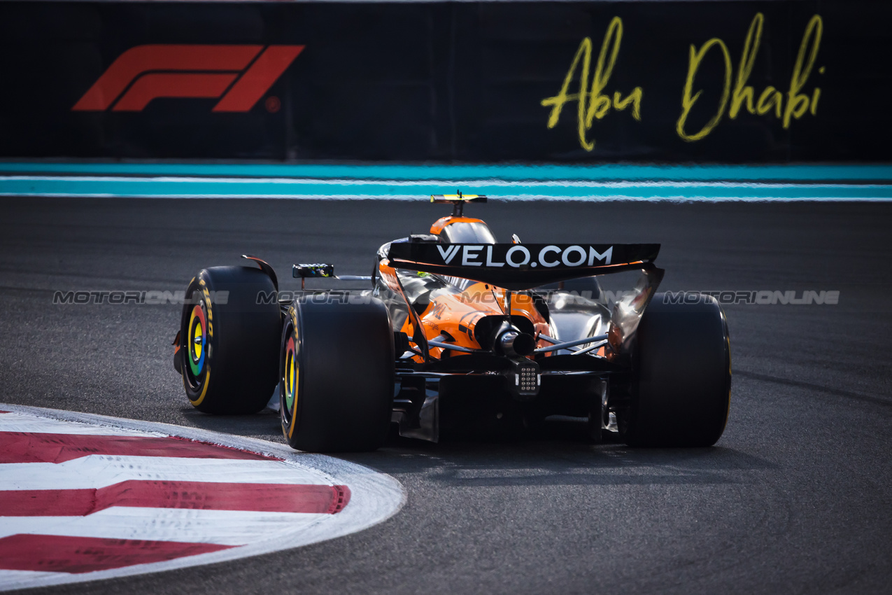 GP ABU DHABI, Lando Norris (GBR) McLaren MCL39.
05.12.2025. Formula 1 World Championship, Rd 24, Abu Dhabi Grand Prix, Yas Marina Circuit, Abu Dhabi, Practice Day.
- www.xpbimages.com, EMail: requests@xpbimages.com © Copyright: Bearne / XPB Images