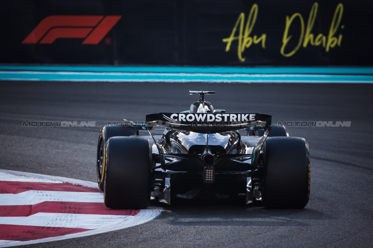 GP ABU DHABI, George Russell (GBR) Mercedes AMG F1 W16.

05.12.2025. Formula 1 World Championship, Rd 24, Abu Dhabi Grand Prix, Yas Marina Circuit, Abu Dhabi, Practice Day.

- www.xpbimages.com, EMail: requests@xpbimages.com © Copyright: Bearne / XPB Images