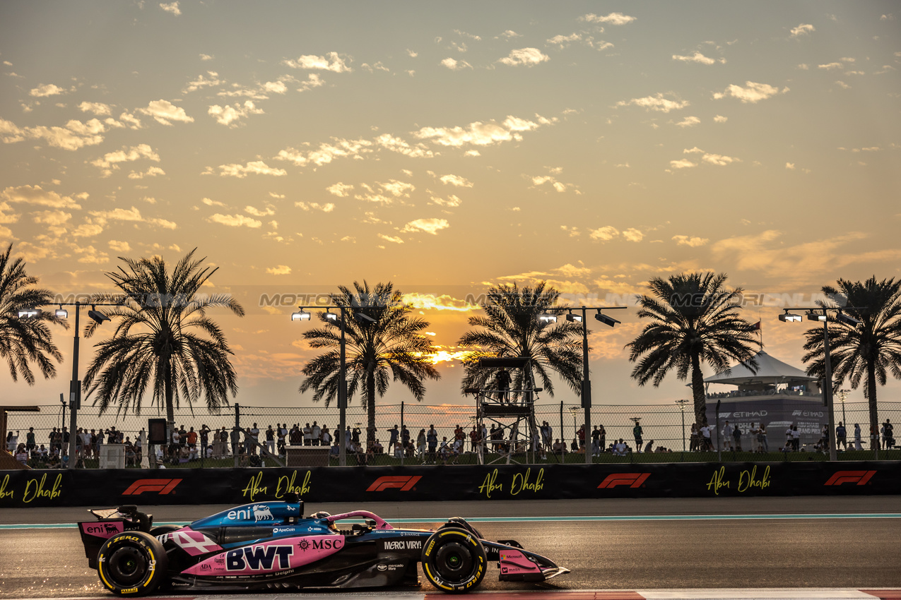 GP ABU DHABI, Pierre Gasly (FRA) Alpine F1 Team A525.
05.12.2025. Formula 1 World Championship, Rd 24, Abu Dhabi Grand Prix, Yas Marina Circuit, Abu Dhabi, Practice Day.
- www.xpbimages.com, EMail: requests@xpbimages.com © Copyright: Bearne / XPB Images