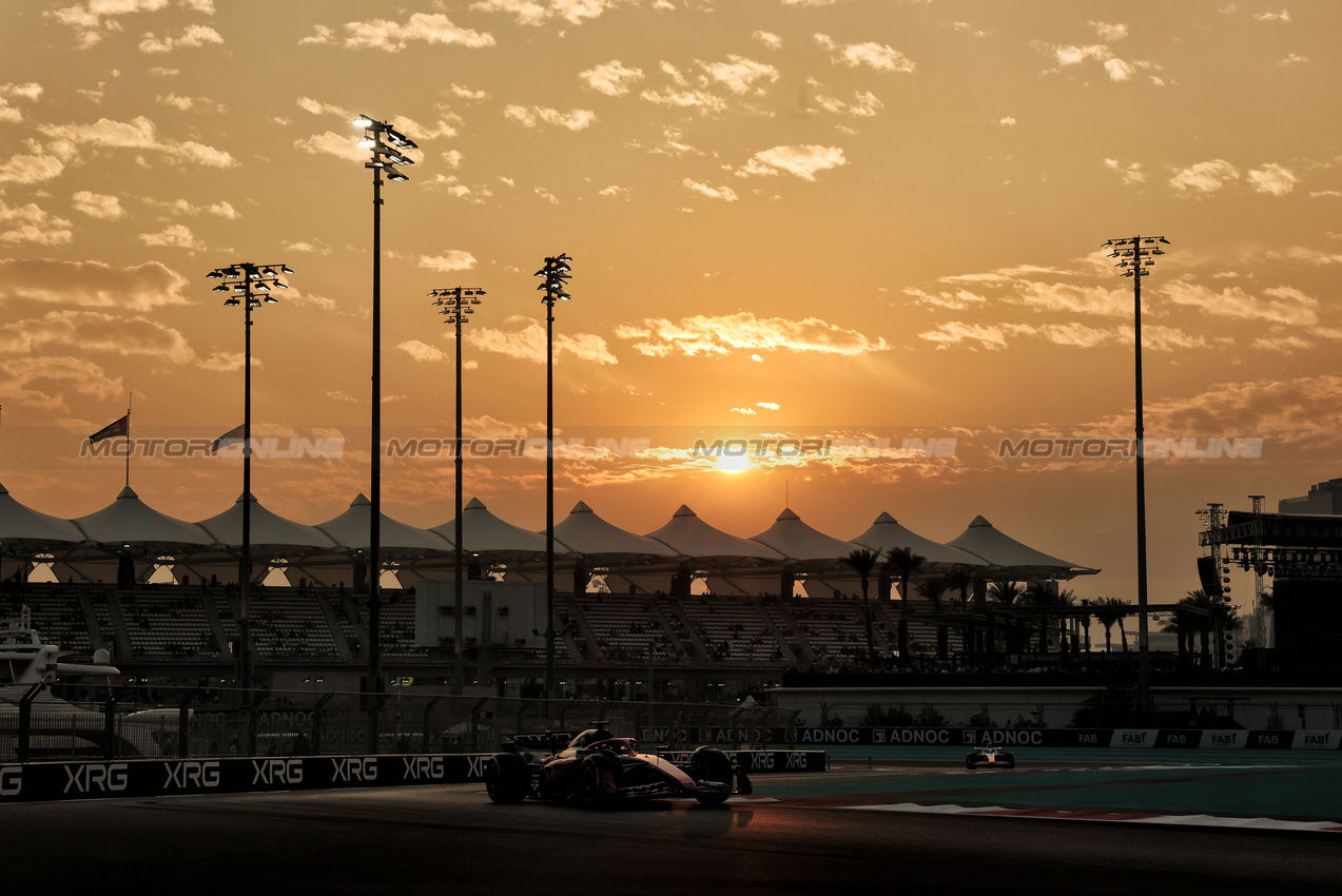 GP ABU DHABI, Pierre Gasly (FRA) Alpine F1 Team A525.
05.12.2025. Formula 1 World Championship, Rd 24, Abu Dhabi Grand Prix, Yas Marina Circuit, Abu Dhabi, Practice Day.
- www.xpbimages.com, EMail: requests@xpbimages.com © Copyright: Charniaux / XPB Images