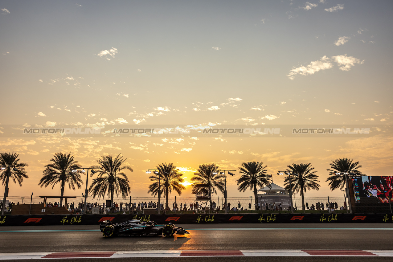 GP ABU DHABI, Andrea Kimi Antonelli (ITA) Mercedes AMG F1 W16.
05.12.2025. Formula 1 World Championship, Rd 24, Abu Dhabi Grand Prix, Yas Marina Circuit, Abu Dhabi, Practice Day.
- www.xpbimages.com, EMail: requests@xpbimages.com © Copyright: Bearne / XPB Images