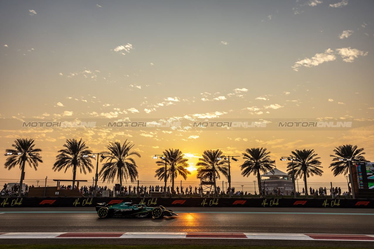 GP ABU DHABI, Lance Stroll (CDN) Aston Martin F1 Team AMR25.

05.12.2025. Formula 1 World Championship, Rd 24, Abu Dhabi Grand Prix, Yas Marina Circuit, Abu Dhabi, Practice Day.

- www.xpbimages.com, EMail: requests@xpbimages.com © Copyright: Bearne / XPB Images