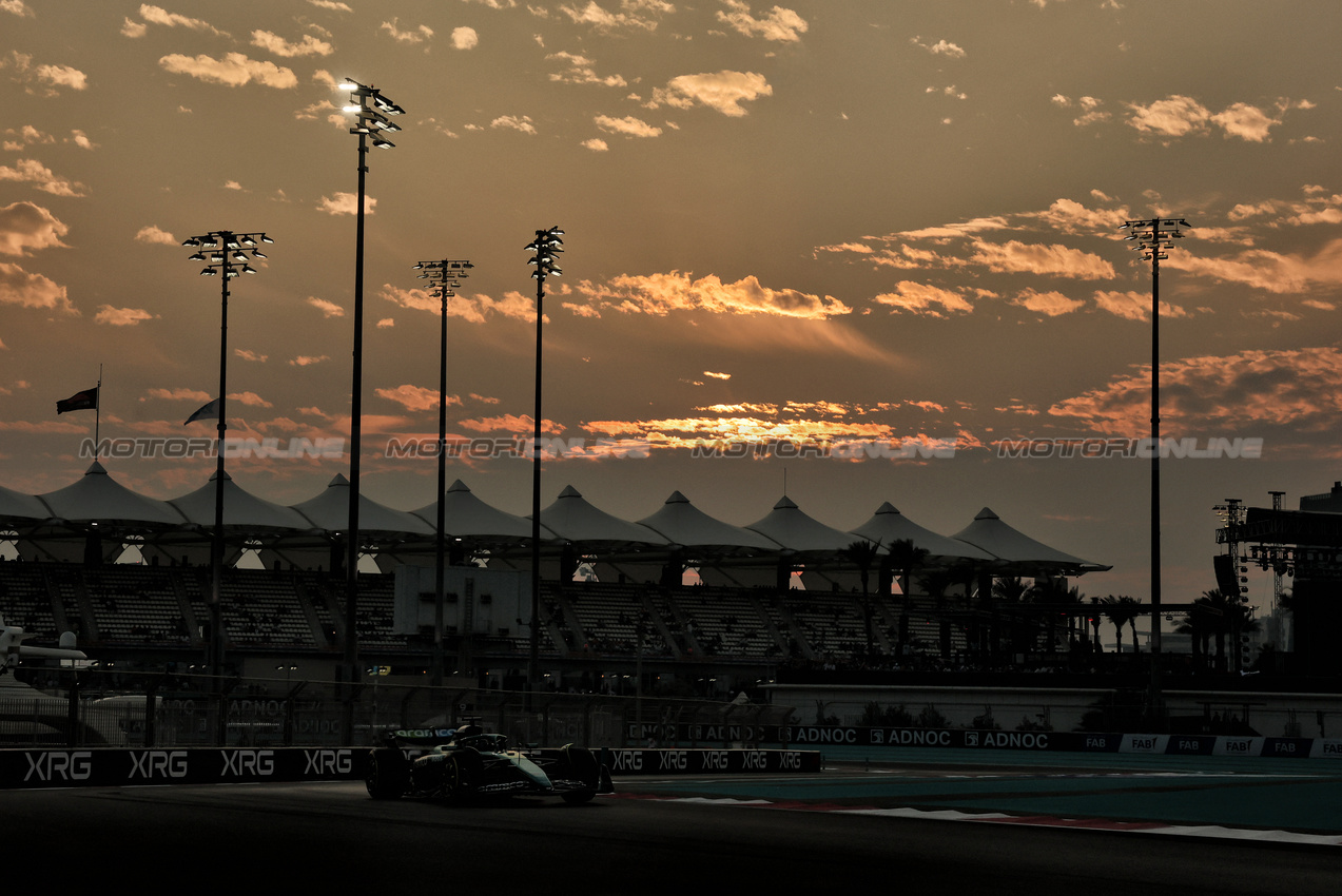 GP ABU DHABI, Lance Stroll (CDN) Aston Martin F1 Team AMR25.

05.12.2025. Formula 1 World Championship, Rd 24, Abu Dhabi Grand Prix, Yas Marina Circuit, Abu Dhabi, Practice Day.

- www.xpbimages.com, EMail: requests@xpbimages.com © Copyright: Charniaux / XPB Images
