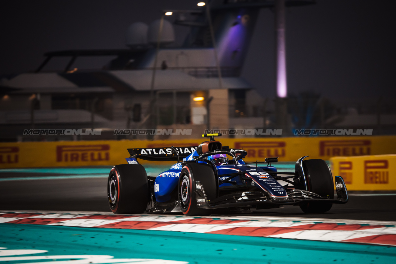 GP ABU DHABI, Carlos Sainz (ESP) Atlassian Williams Racing FW47.

05.12.2025. Formula 1 World Championship, Rd 24, Abu Dhabi Grand Prix, Yas Marina Circuit, Abu Dhabi, Practice Day.

- www.xpbimages.com, EMail: requests@xpbimages.com © Copyright: Bearne / XPB Images