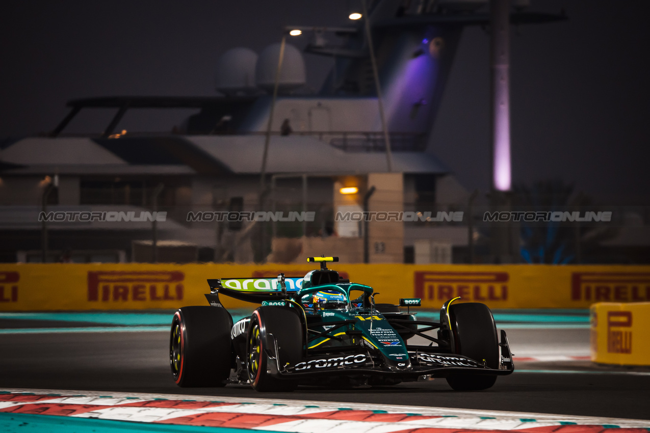 GP ABU DHABI, Fernando Alonso (ESP) Aston Martin F1 Team AMR25.

05.12.2025. Formula 1 World Championship, Rd 24, Abu Dhabi Grand Prix, Yas Marina Circuit, Abu Dhabi, Practice Day.

- www.xpbimages.com, EMail: requests@xpbimages.com © Copyright: Bearne / XPB Images