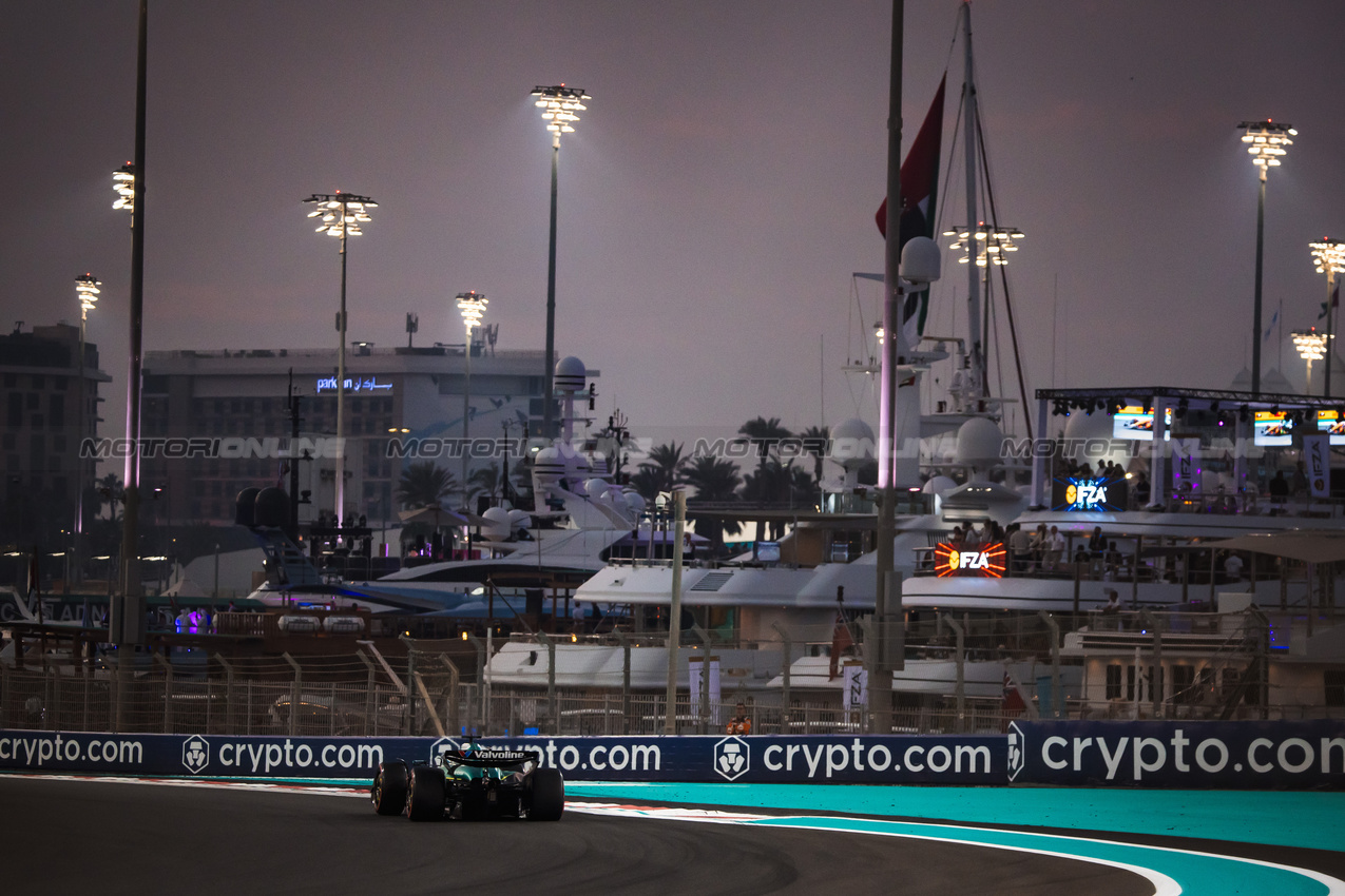 GP ABU DHABI, Lance Stroll (CDN) Aston Martin F1 Team AMR25.

05.12.2025. Formula 1 World Championship, Rd 24, Abu Dhabi Grand Prix, Yas Marina Circuit, Abu Dhabi, Practice Day.

- www.xpbimages.com, EMail: requests@xpbimages.com © Copyright: Bearne / XPB Images