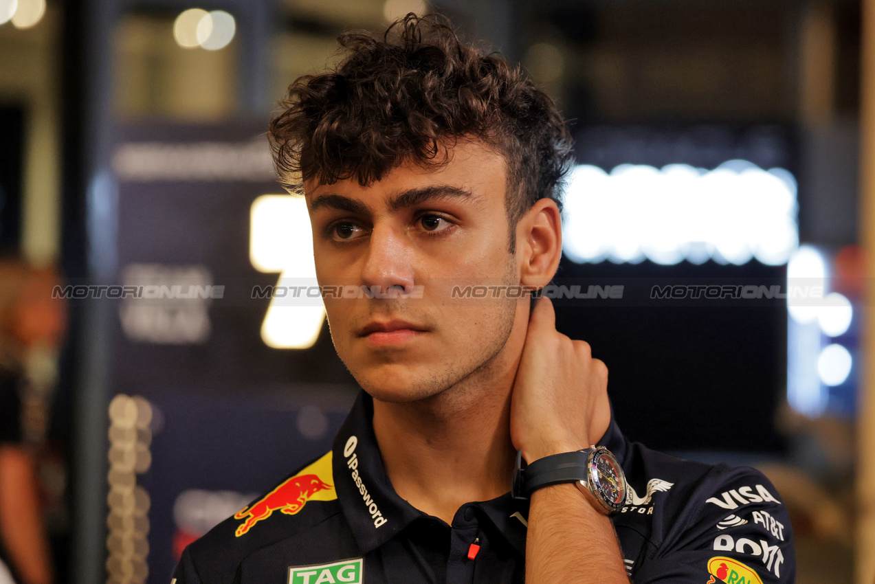 GP ABU DHABI, Arvid Lindblad (GBR) Red Bull Junior Driver.
05.12.2025. Formula 1 World Championship, Rd 24, Abu Dhabi Grand Prix, Yas Marina Circuit, Abu Dhabi, Practice Day.
- www.xpbimages.com, EMail: requests@xpbimages.com © Copyright: Moy / XPB Images