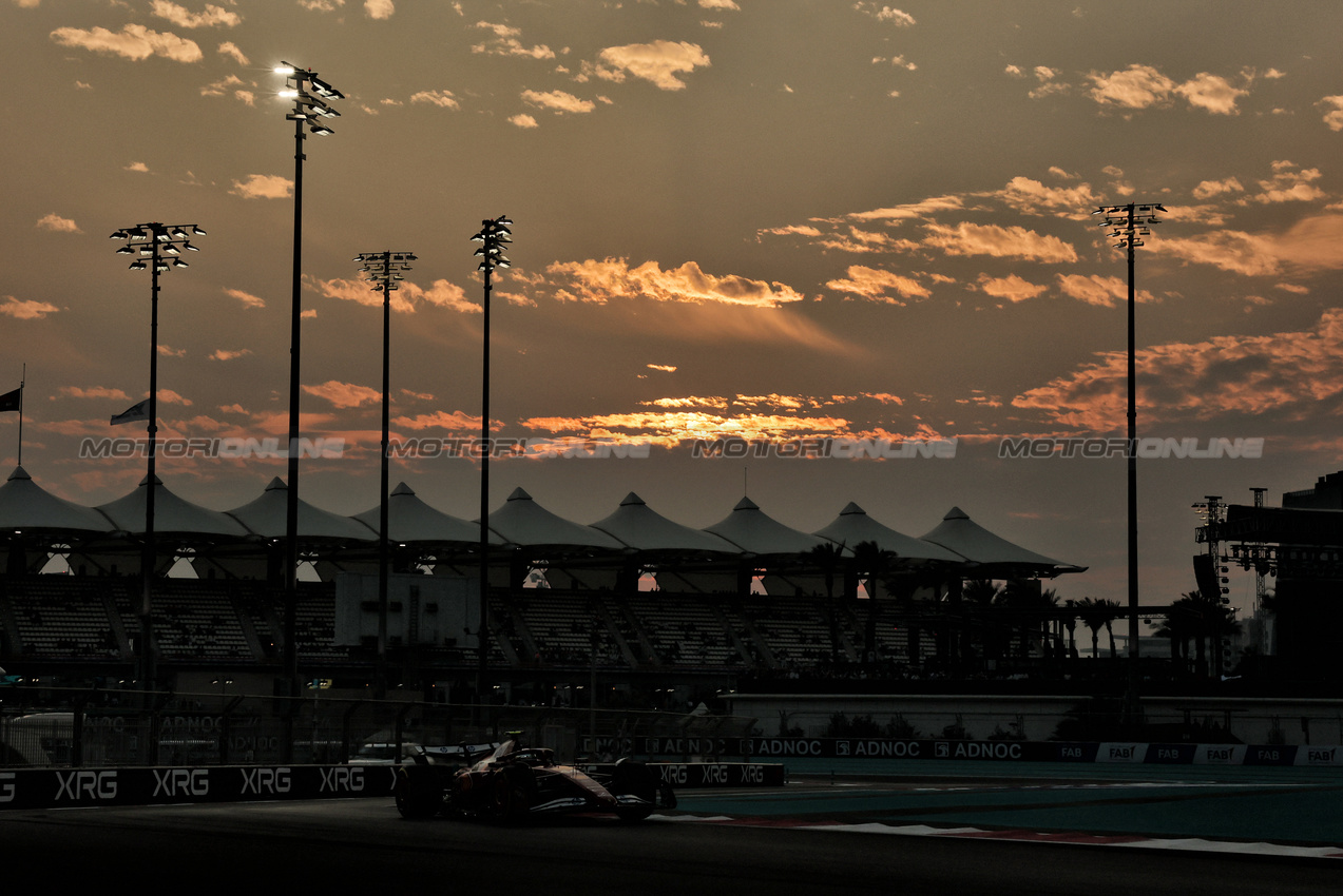 GP ABU DHABI, Lewis Hamilton (GBR) Ferrari SF-25.
05.12.2025. Formula 1 World Championship, Rd 24, Abu Dhabi Grand Prix, Yas Marina Circuit, Abu Dhabi, Practice Day.
- www.xpbimages.com, EMail: requests@xpbimages.com © Copyright: Charniaux / XPB Images