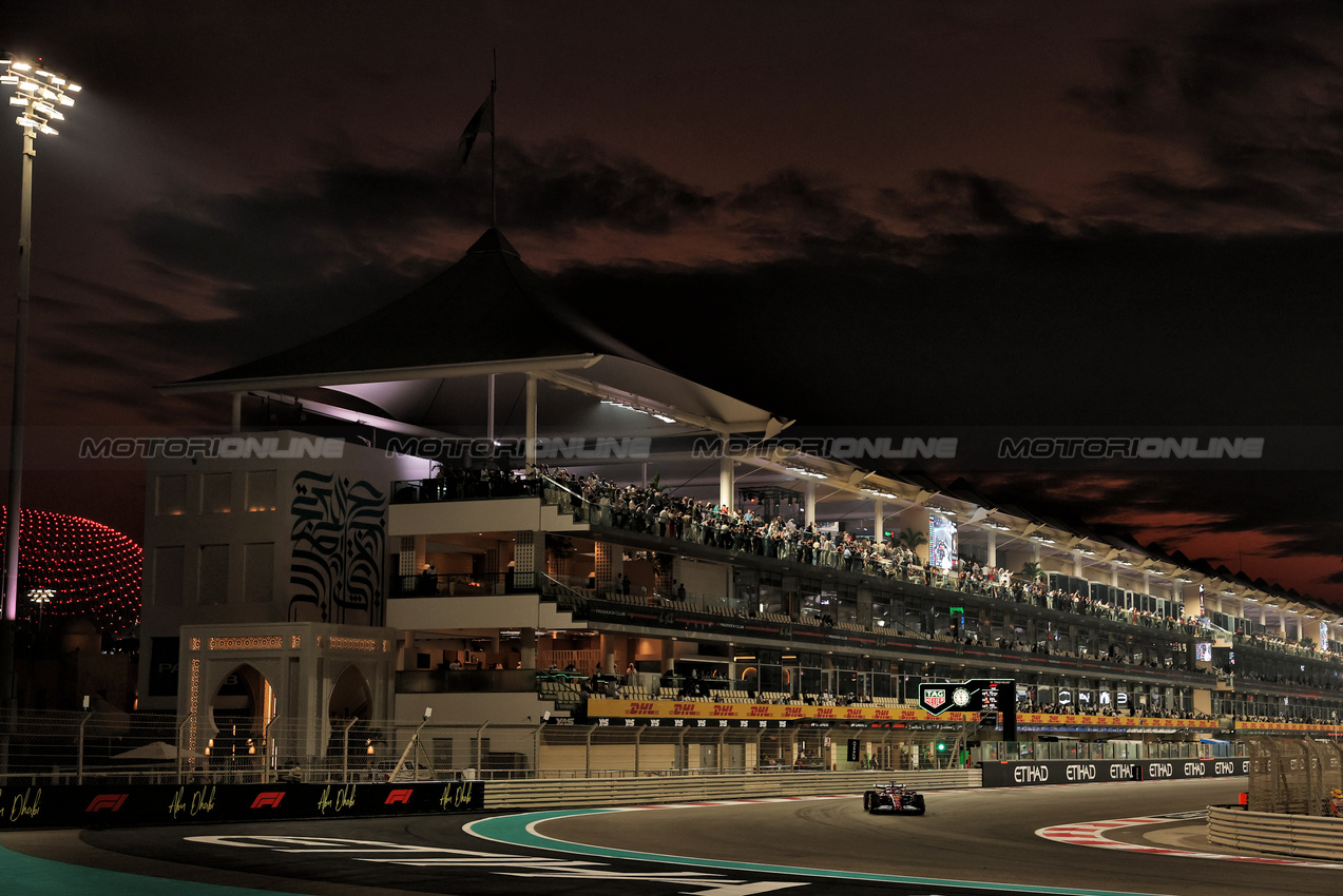 GP ABU DHABI, Charles Leclerc (MON) Ferrari SF-25.

05.12.2025. Formula 1 World Championship, Rd 24, Abu Dhabi Grand Prix, Yas Marina Circuit, Abu Dhabi, Practice Day.

- www.xpbimages.com, EMail: requests@xpbimages.com © Copyright: Moy / XPB Images