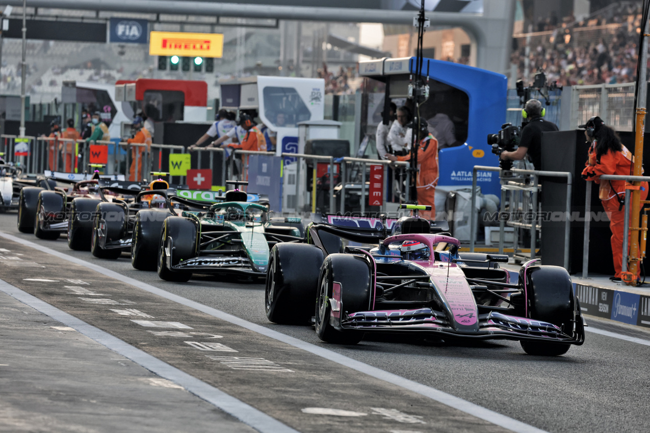 GP ABU DHABI, Franco Colapinto (ARG) Alpine F1 Team A525 leaves the pits.

05.12.2025. Formula 1 World Championship, Rd 24, Abu Dhabi Grand Prix, Yas Marina Circuit, Abu Dhabi, Practice Day.

- www.xpbimages.com, EMail: requests@xpbimages.com © Copyright: Moy / XPB Images