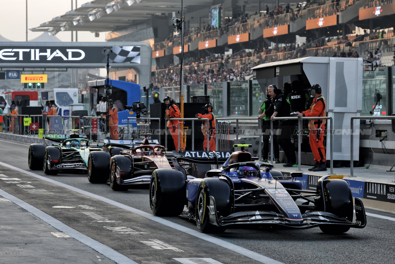 GP ABU DHABI, Carlos Sainz (ESP) Atlassian Williams Racing FW47 leaves the pits.
05.12.2025. Formula 1 World Championship, Rd 24, Abu Dhabi Grand Prix, Yas Marina Circuit, Abu Dhabi, Practice Day.
- www.xpbimages.com, EMail: requests@xpbimages.com © Copyright: Moy / XPB Images