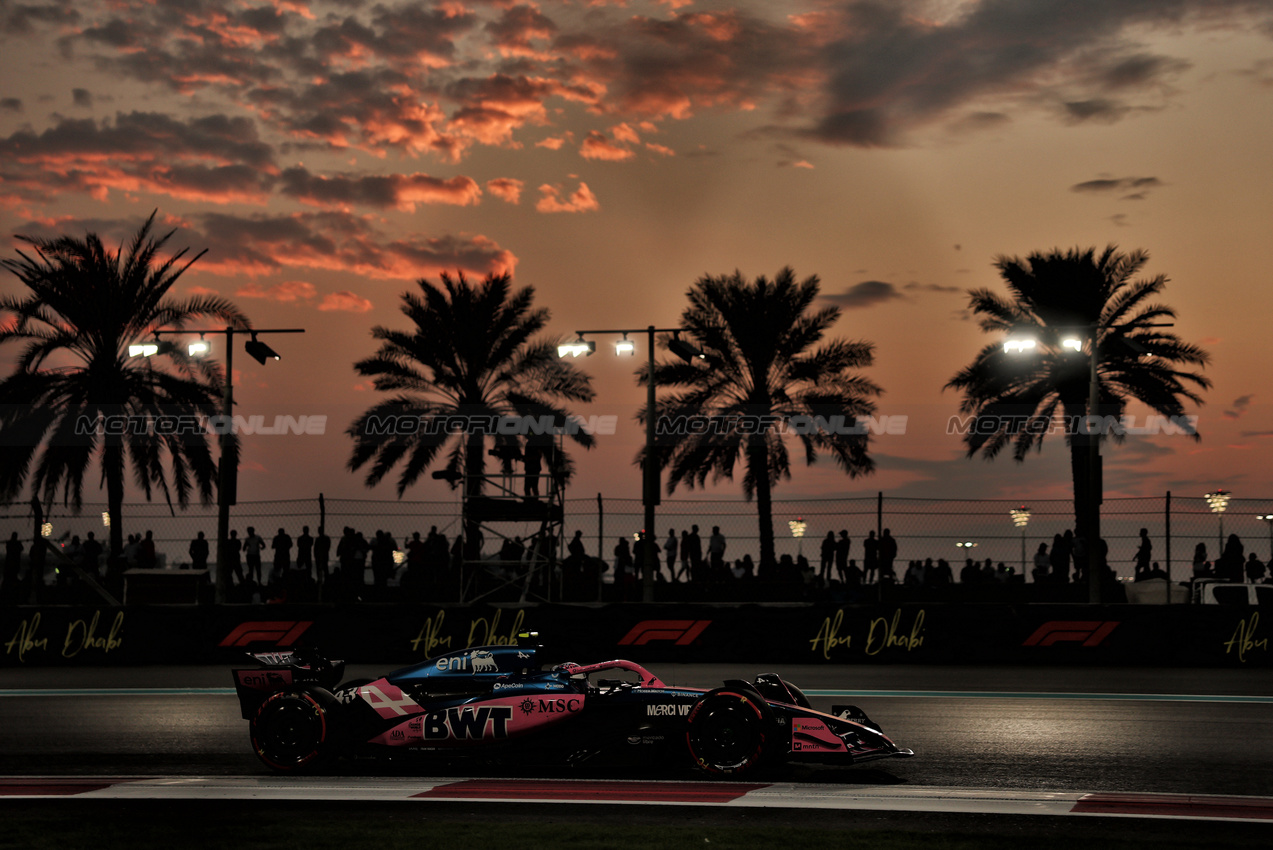 GP ABU DHABI, Franco Colapinto (ARG) Alpine F1 Team A525.

05.12.2025. Formula 1 World Championship, Rd 24, Abu Dhabi Grand Prix, Yas Marina Circuit, Abu Dhabi, Practice Day.

- www.xpbimages.com, EMail: requests@xpbimages.com © Copyright: Moy / XPB Images