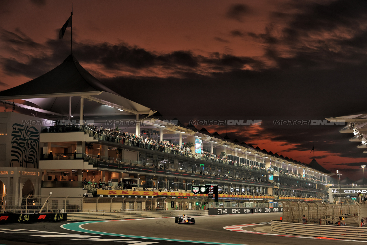 GP ABU DHABI, Liam Lawson (NZL) Racing Bulls VCARB 02.
05.12.2025. Formula 1 World Championship, Rd 24, Abu Dhabi Grand Prix, Yas Marina Circuit, Abu Dhabi, Practice Day.
- www.xpbimages.com, EMail: requests@xpbimages.com © Copyright: Moy / XPB Images