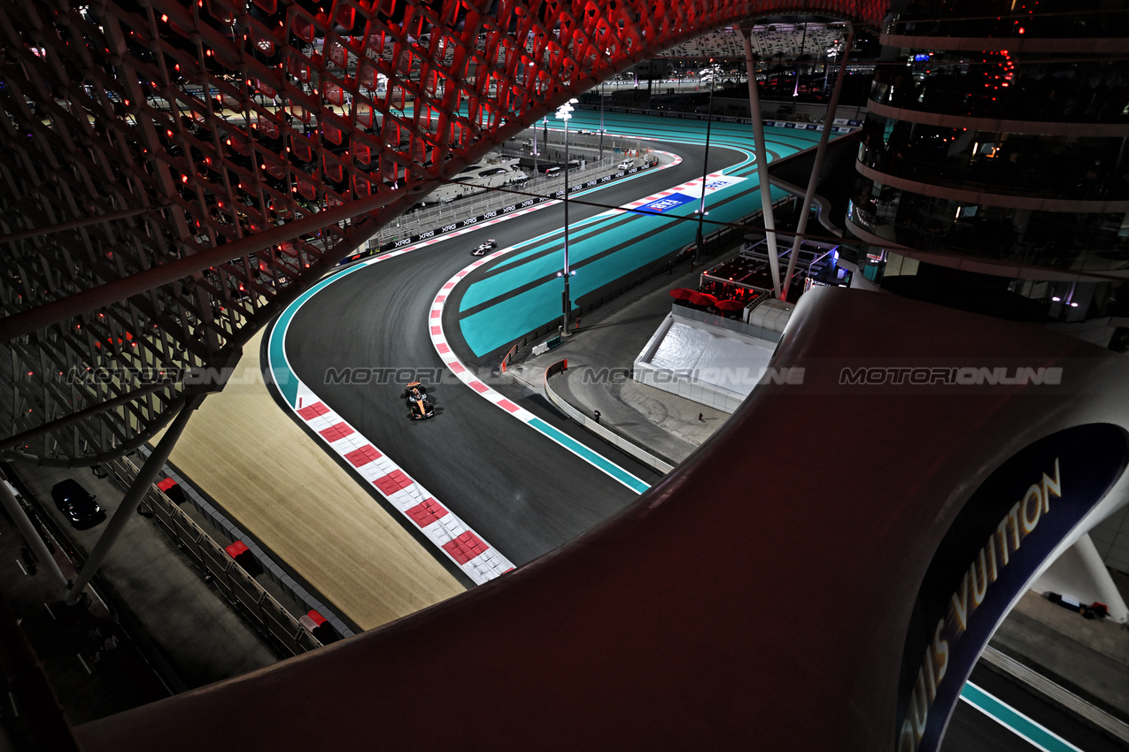 GP ABU DHABI, Oscar Piastri (AUS) McLaren MCL39.

05.12.2025. Formula 1 World Championship, Rd 24, Abu Dhabi Grand Prix, Yas Marina Circuit, Abu Dhabi, Practice Day.

- www.xpbimages.com, EMail: requests@xpbimages.com © Copyright: Price	/ XPB Images