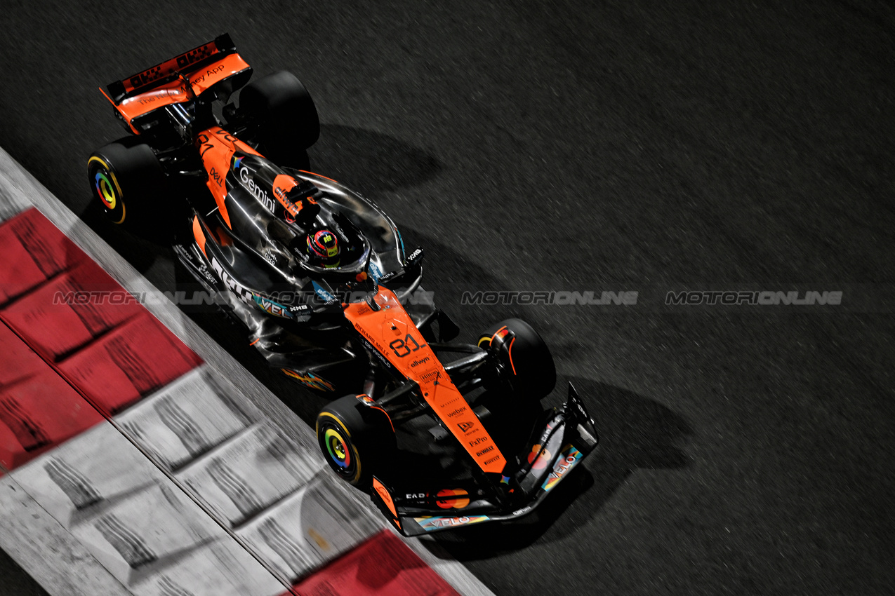 GP ABU DHABI, Oscar Piastri (AUS) McLaren MCL39.
05.12.2025. Formula 1 World Championship, Rd 24, Abu Dhabi Grand Prix, Yas Marina Circuit, Abu Dhabi, Practice Day.
- www.xpbimages.com, EMail: requests@xpbimages.com © Copyright: Price / XPB Images
