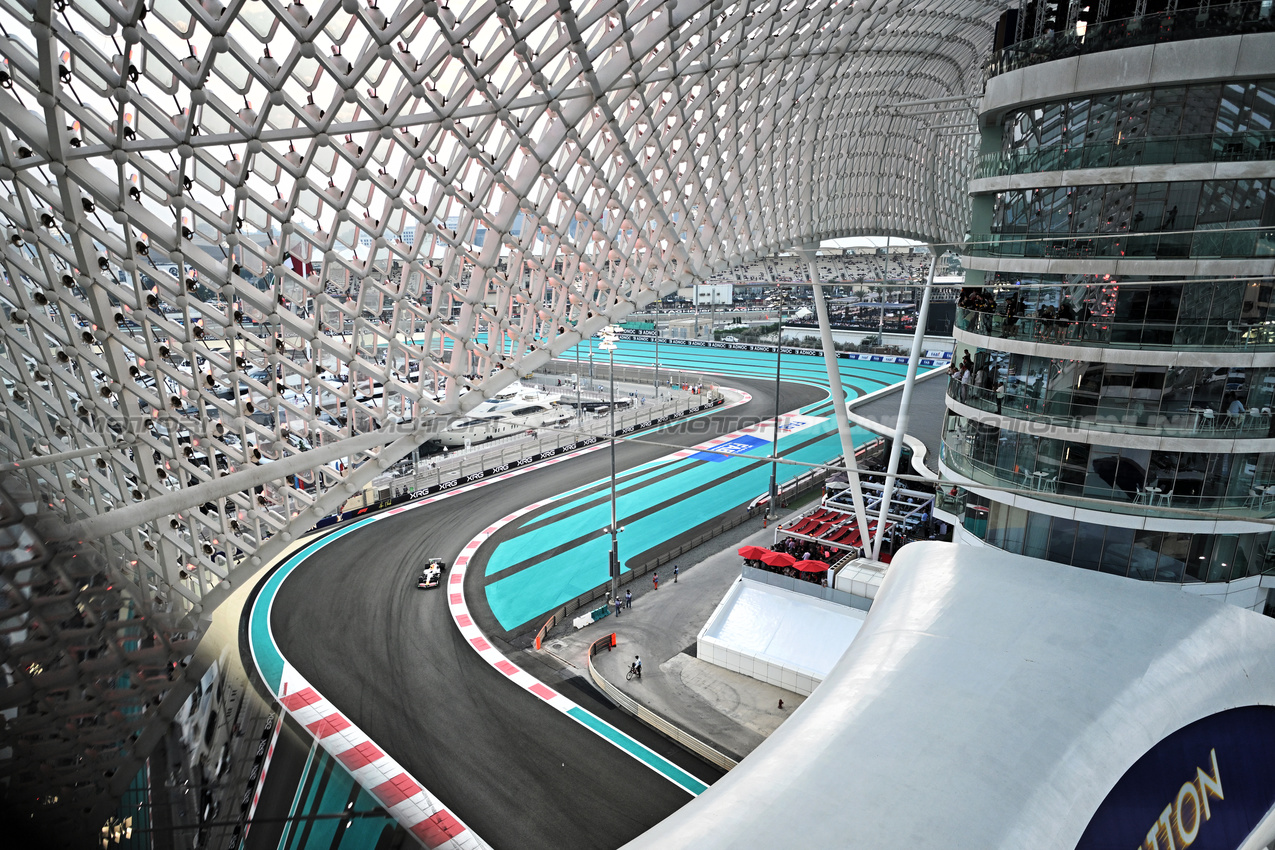 GP ABU DHABI, Liam Lawson (NZL) Racing Bulls VCARB 02.

05.12.2025. Formula 1 World Championship, Rd 24, Abu Dhabi Grand Prix, Yas Marina Circuit, Abu Dhabi, Practice Day.

- www.xpbimages.com, EMail: requests@xpbimages.com © Copyright: Price	/ XPB Images