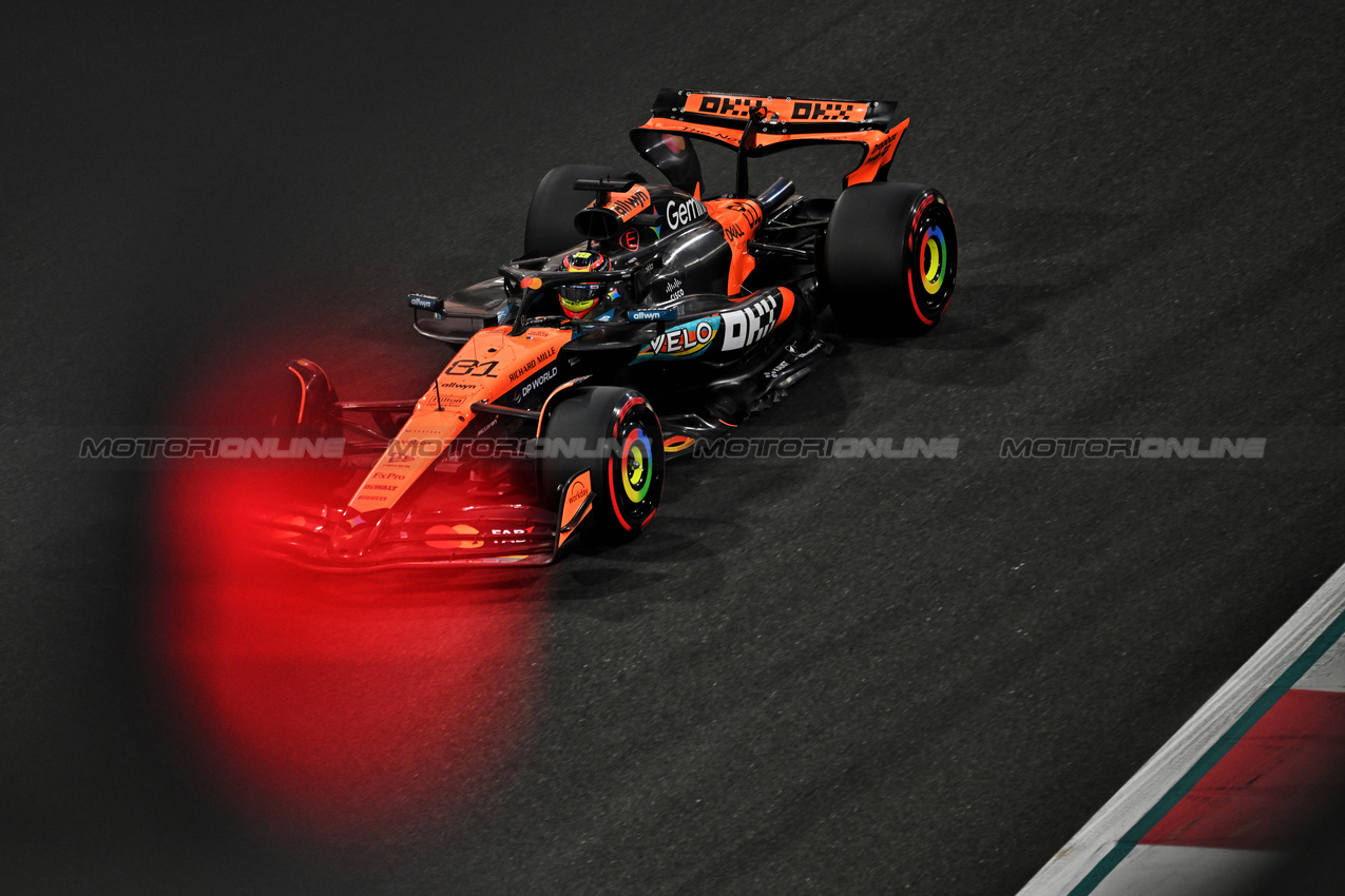 GP ABU DHABI, Oscar Piastri (AUS) McLaren MCL39.

05.12.2025. Formula 1 World Championship, Rd 24, Abu Dhabi Grand Prix, Yas Marina Circuit, Abu Dhabi, Practice Day.

- www.xpbimages.com, EMail: requests@xpbimages.com © Copyright: Price	/ XPB Images