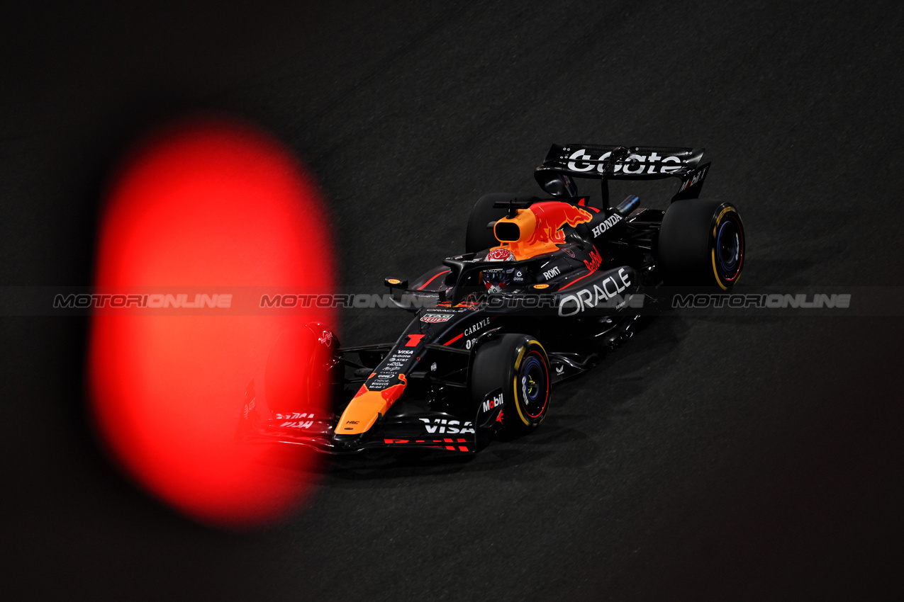 GP ABU DHABI, Max Verstappen (NLD) Red Bull Racing RB21.

05.12.2025. Formula 1 World Championship, Rd 24, Abu Dhabi Grand Prix, Yas Marina Circuit, Abu Dhabi, Practice Day.

- www.xpbimages.com, EMail: requests@xpbimages.com © Copyright: Price	/ XPB Images