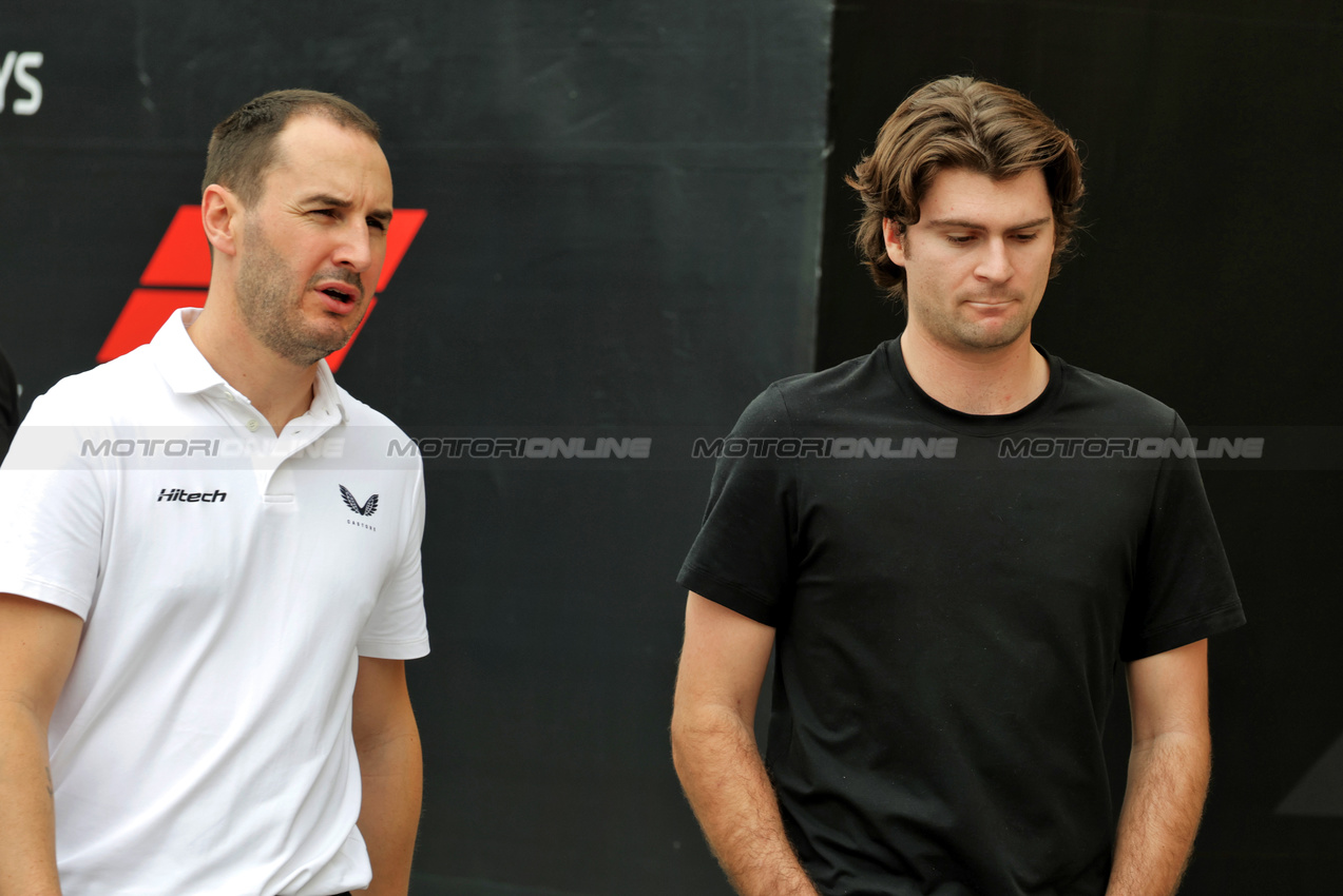 GP ABU DHABI, (L to R): Oliver Oakes (GBR) Hitech Racing with Colton Herta (USA) 2026 Hitech F2 Driver.

05.12.2025. Formula 1 World Championship, Rd 24, Abu Dhabi Grand Prix, Yas Marina Circuit, Abu Dhabi, Practice Day.

- www.xpbimages.com, EMail: requests@xpbimages.com © Copyright: Moy / XPB Images