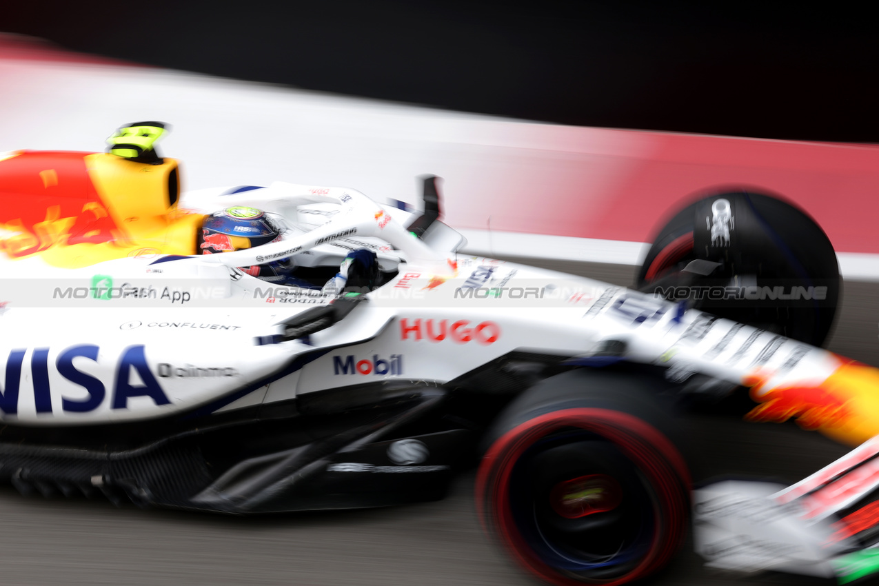 GP ABU DHABI, Liam Lawson (NZL) Racing Bulls VCARB 02.
05.12.2025. Formula 1 World Championship, Rd 24, Abu Dhabi Grand Prix, Yas Marina Circuit, Abu Dhabi, Practice Day.
- www.xpbimages.com, EMail: requests@xpbimages.com © Copyright: Coates / XPB Images